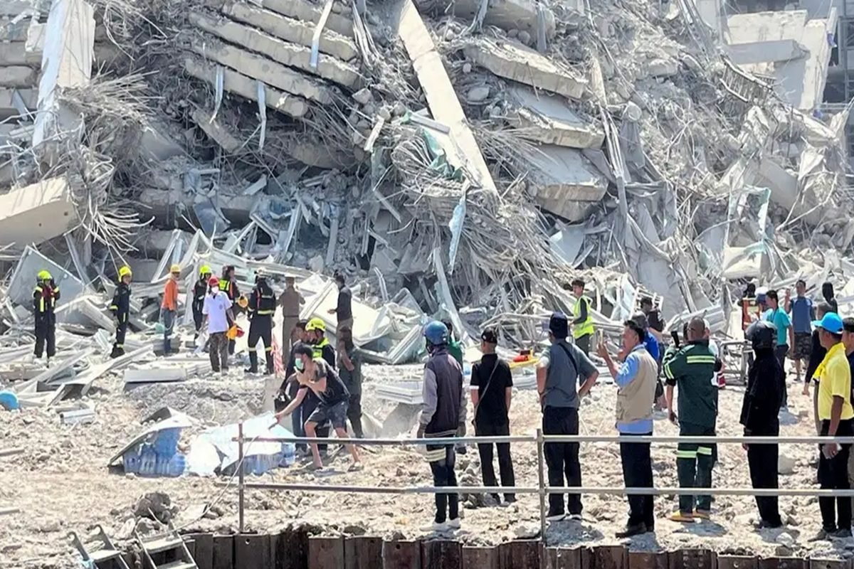 Tres muertos y más de 80 personas atrapadas en el edificio de Bangkok después de un terremoto