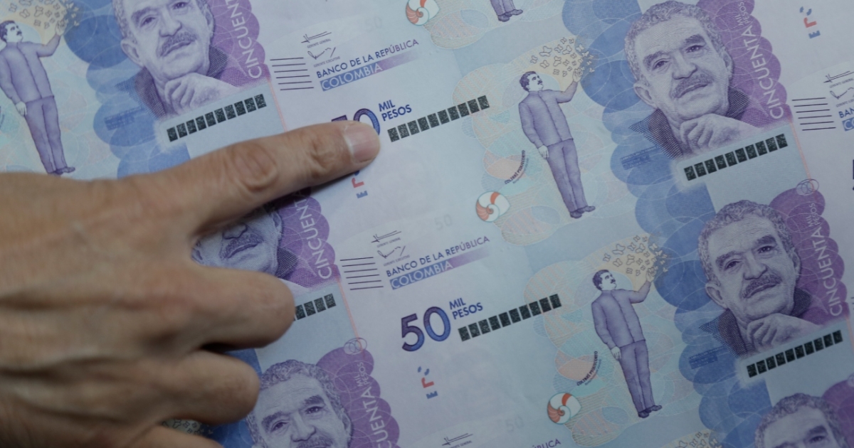 Aumento de un salario para los empleados públicos en 2025.