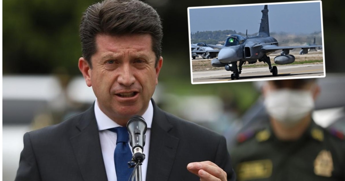 El ex ministro Molano habla sobre comprar un avión de harina