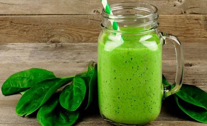 Estos son los beneficios de beber jugo verde para el desayuno.