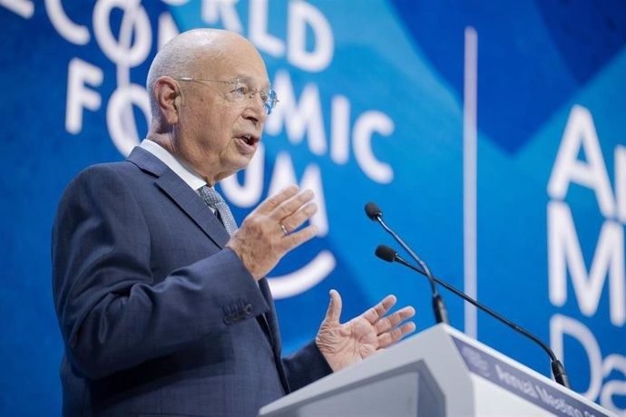 Klaus Schwab, padre del Foro Davos, deja su última posición en la organización del 87
