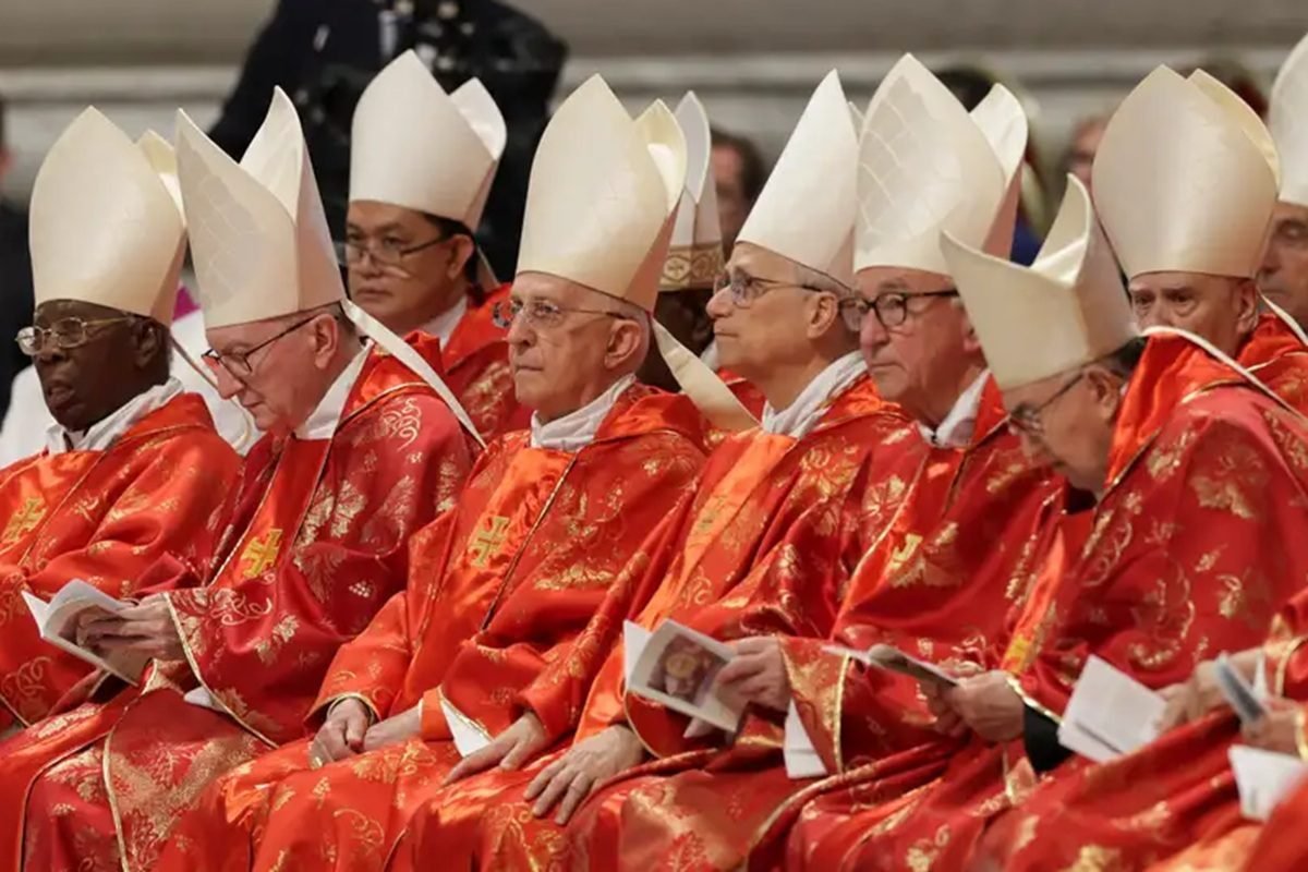 El deseo de "suerte" al cardenal Paralin en la misa antes de que el cónclave plantea curiosidad
