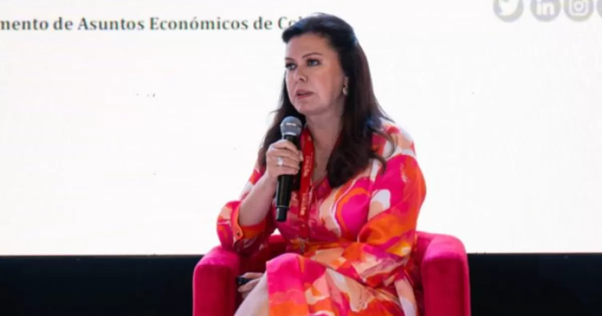 Describen como "agua fría y calva"