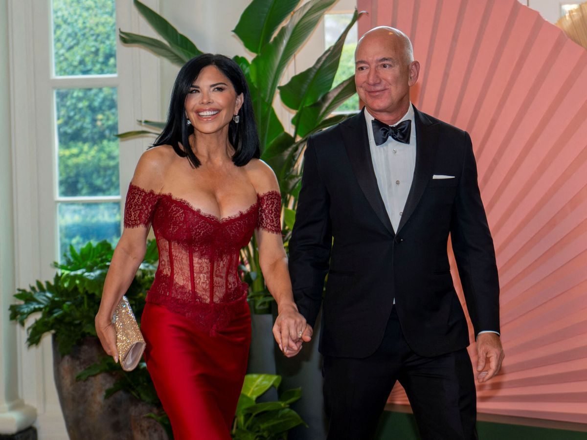 Jeff Bezos y Lauren Sánchez dan "sí" en una ceremonia blindada en la isla veneciana