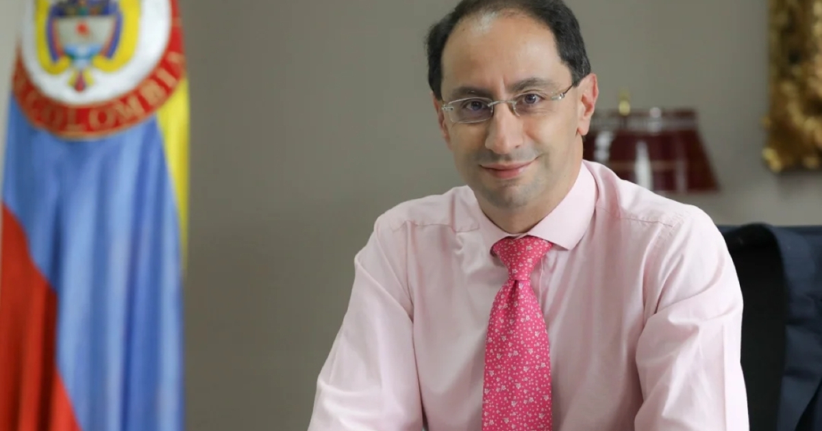 RESTREPO advierte “maldita herencia” como regla fiscal