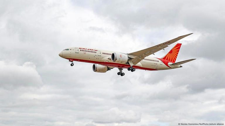 Un avión con más de 240 pasajeros a bordo se estrelló cerca de un aeropuerto en India