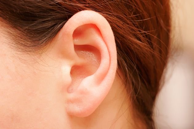 ¿Cómo se deben limpiar las orejas? Lo que debe evitarse