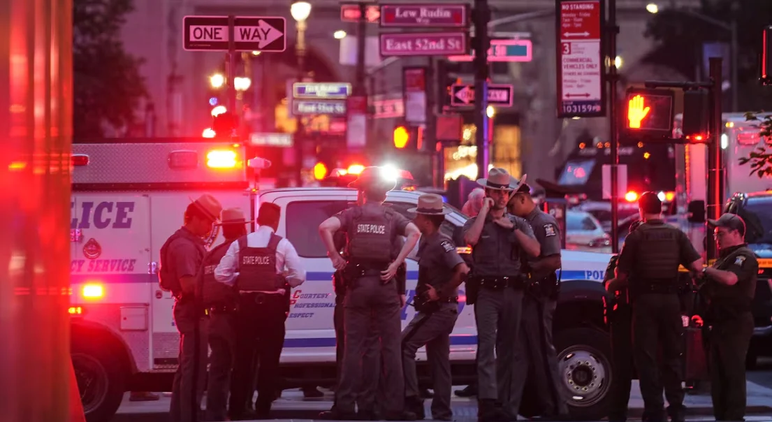 Al menos cuatro muertos, incluido un oficial de policía, en un tiroteo en Nueva York