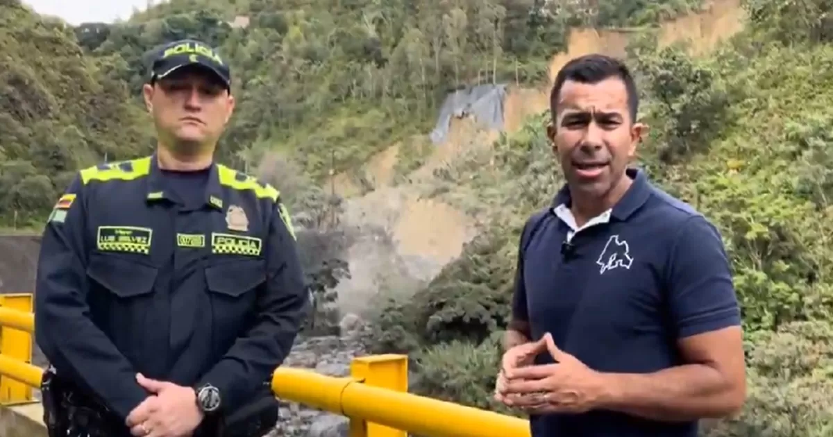 Con PMU promocionando una ambulancia en Quetame