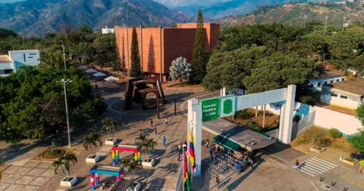 Fraude en nombre de la Escuela de Ingeniería de Petróleo