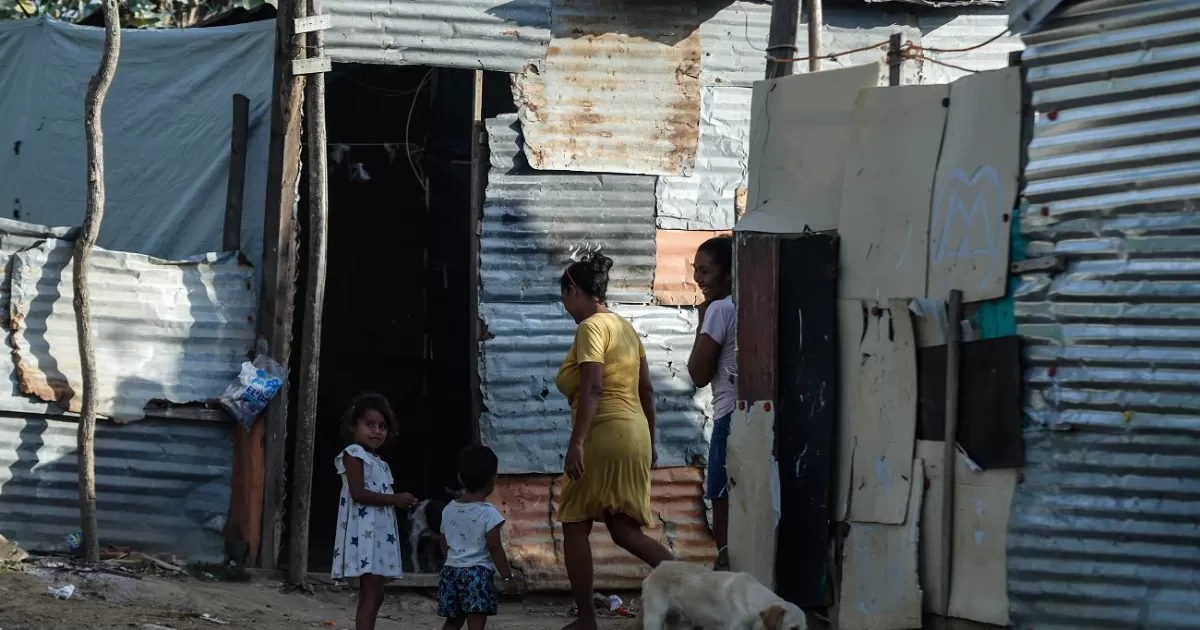 La pobreza monetaria en Colombia cayó al 31.8 % 2024: Dane