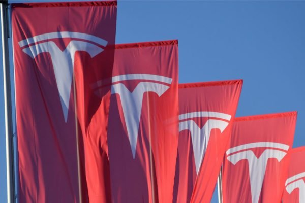 Las acciones de Tesla caen más del 6% después de que Musk anunció un nuevo partido político en los Estados Unidos