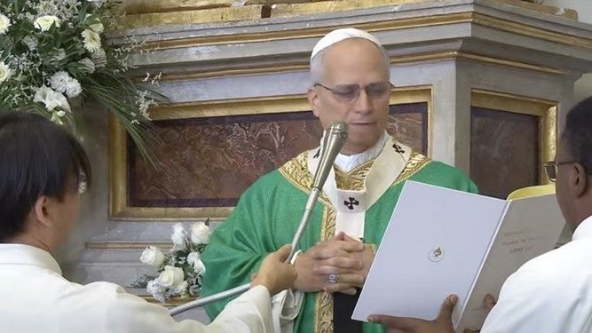 Leo Xivindica "Revolución" compasión por el mundo de Castel Gandolfo
