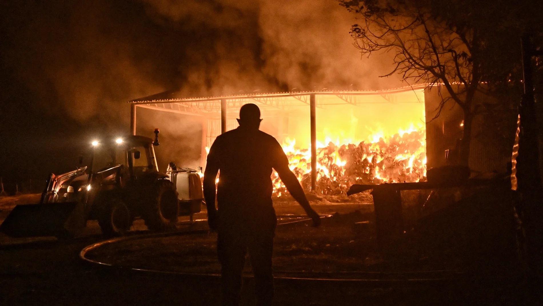 Ordene la evacuación de más de 5,000 personas de la periferia de Athene para un gran incendio