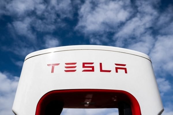 Tesla propondrá a sus accionistas para invertir en la Sociedad Elon Musk