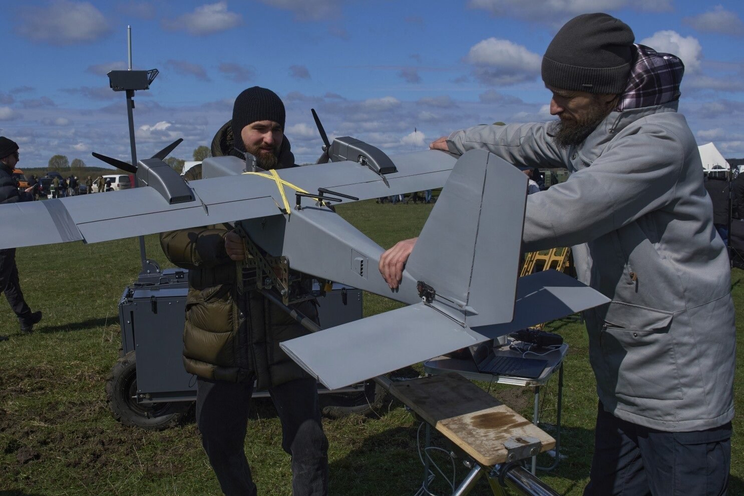 Ucrania progresa en la producción de drones mientras espera más armas estadounidenses.